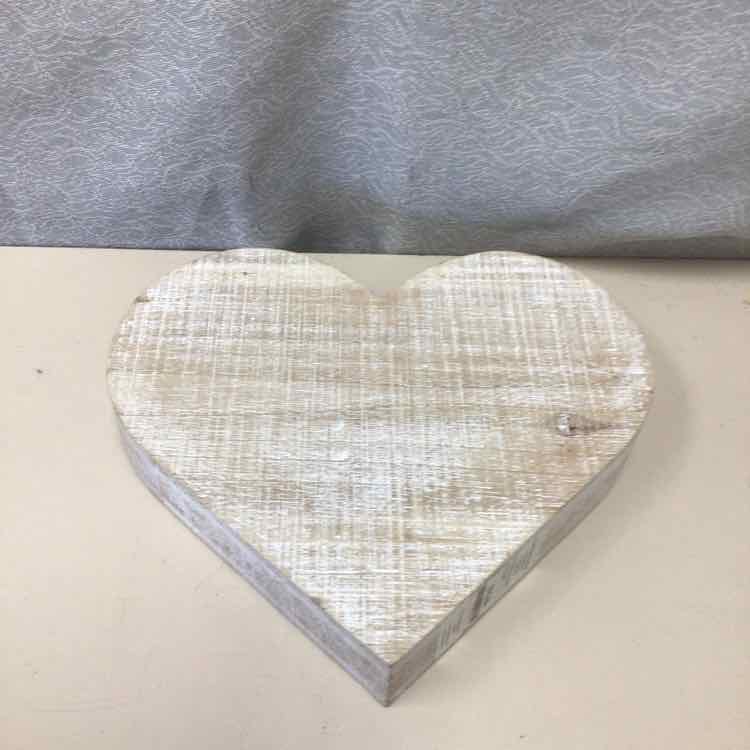 WHITE WOOD HEART