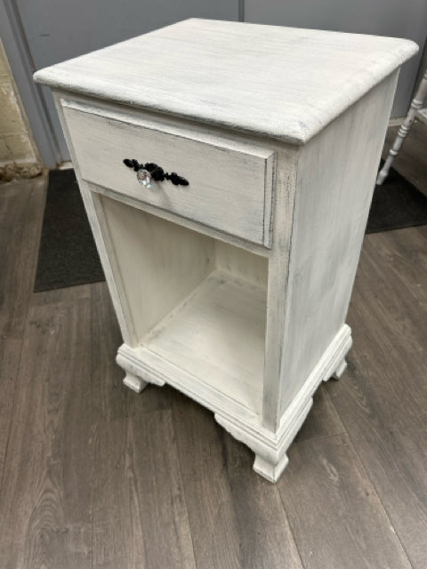 WHITE ONE DRAWER NIGHTSTAND