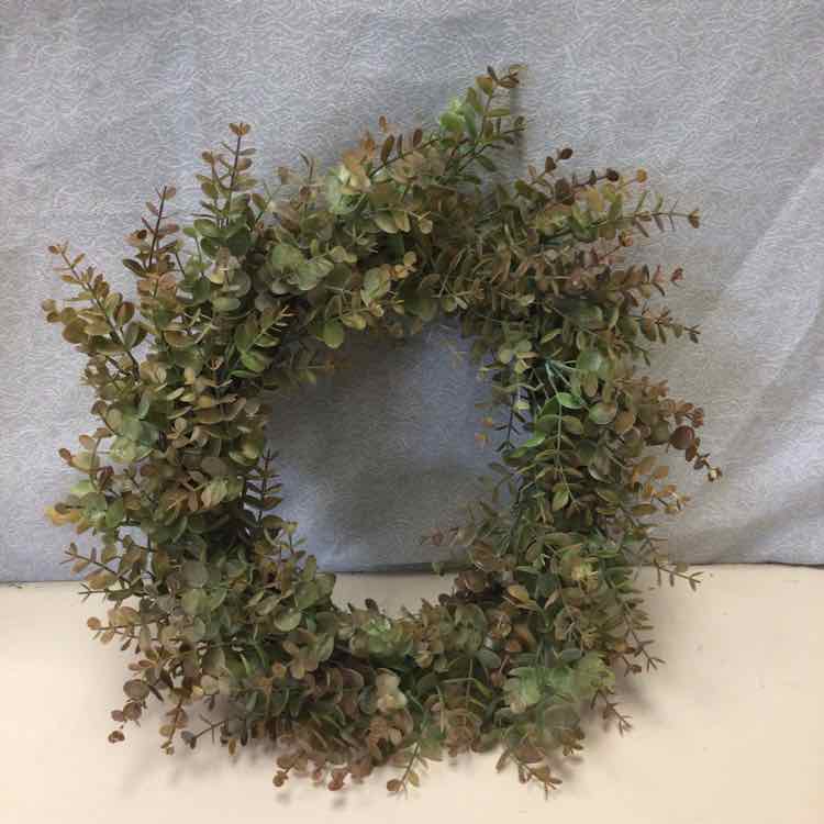 GREEN FAUX FERN WREATH