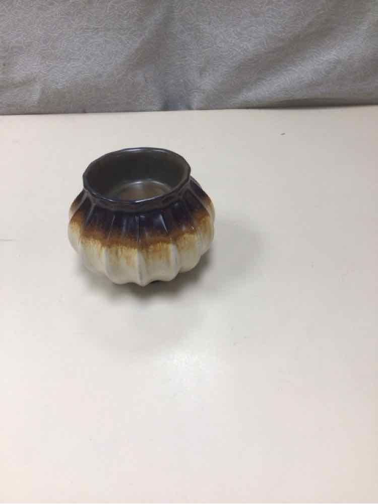 BROWN/TAN CERAMIC CANDLE HOLDER