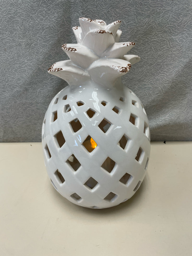 WHITE CERAMIC PINEAPPLE LIGHT UP