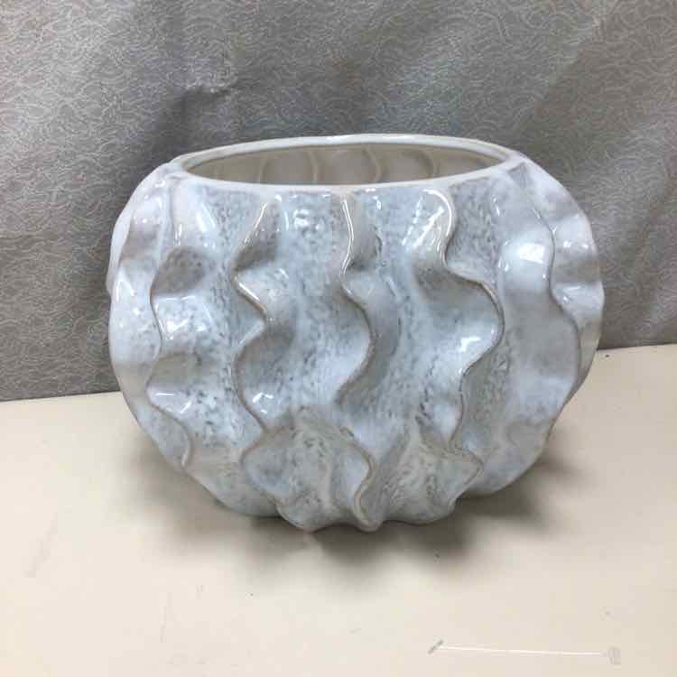 WAVY TEXTURE VASE