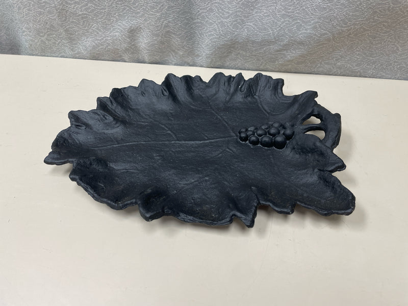BLACK IRON LEAF DISH
