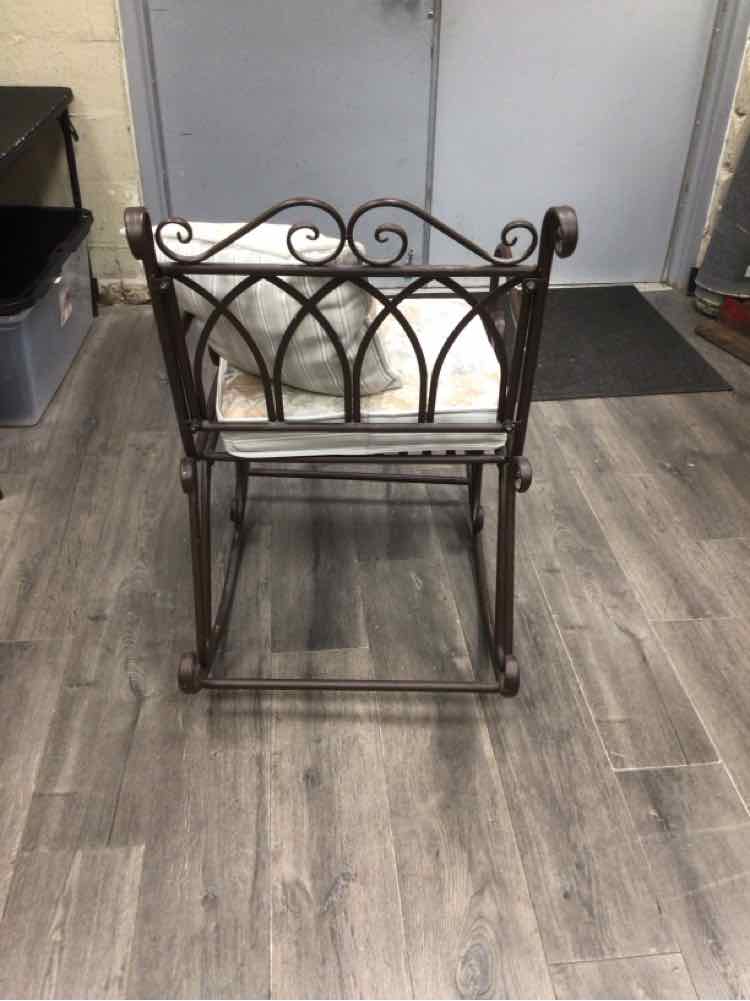 RUSTIC BROWN ROCKING CHAIR