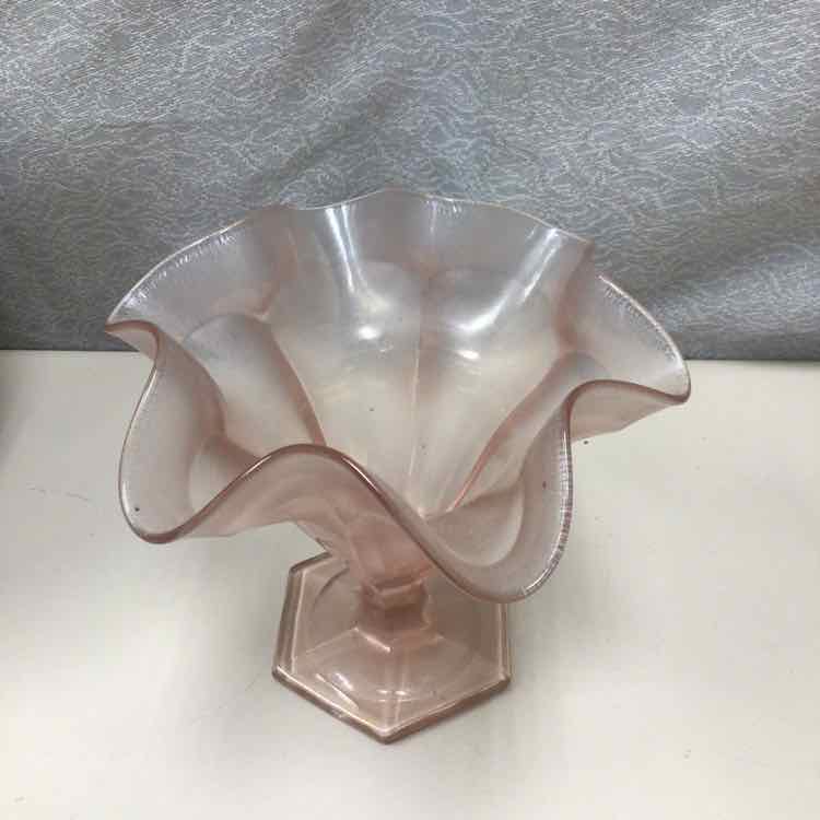 PINK RIPPLE GLASS PEDESTAL BOWL