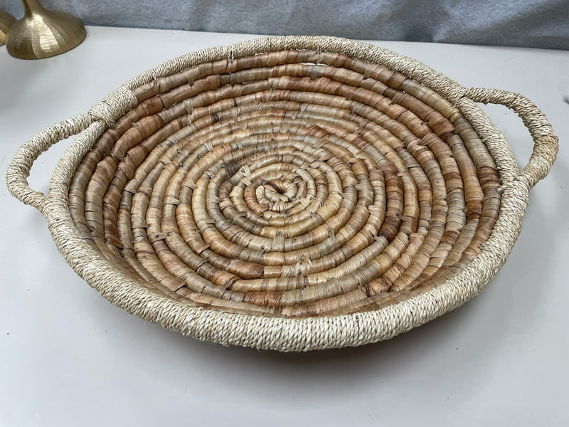 TAN WHITE ROUND WEAVE BASKET