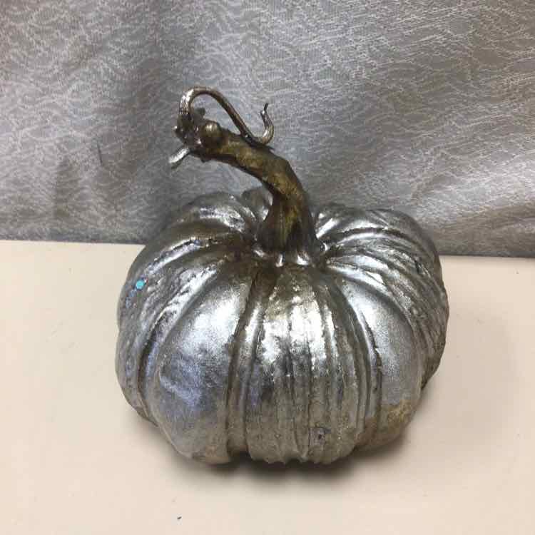 FOAM SILVER PUMPKIN