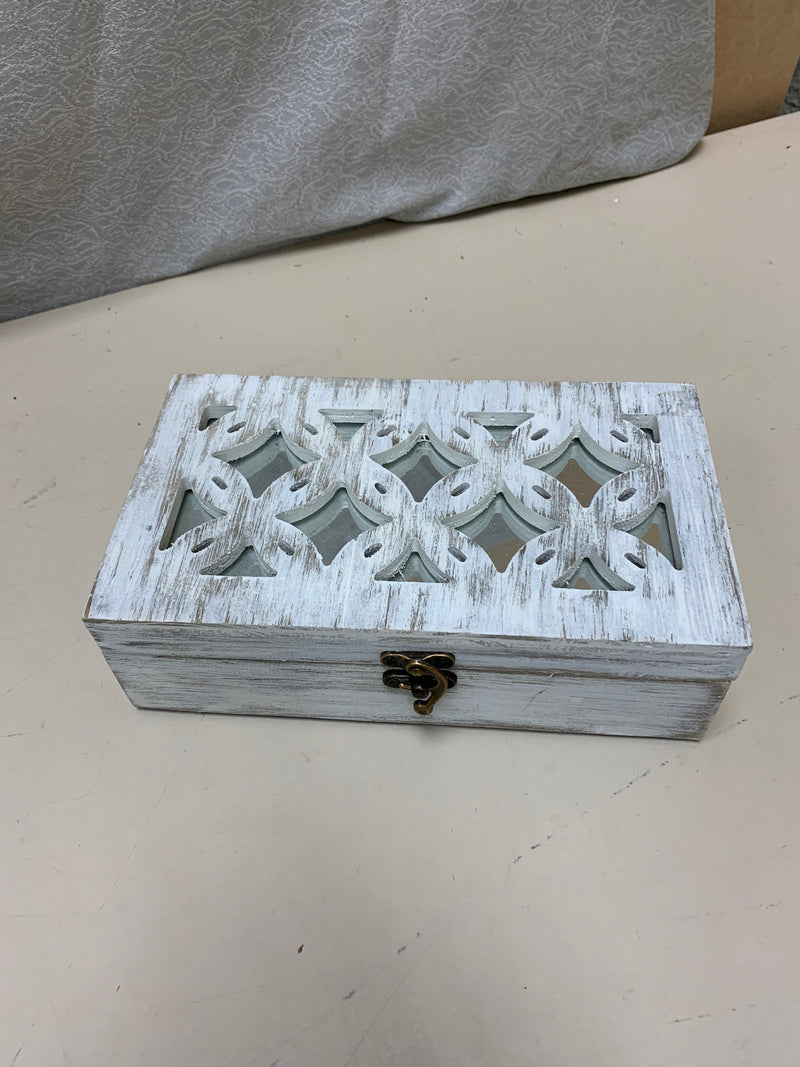 WHITE MIRRORED BOX