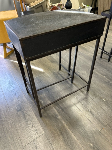 "WOODROW" METAL NESTING TABLES