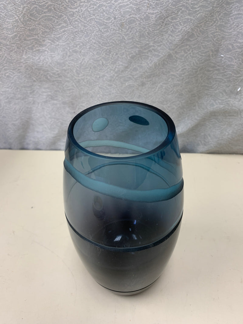 BLUE SWIRL DESIGN GLASS VASE