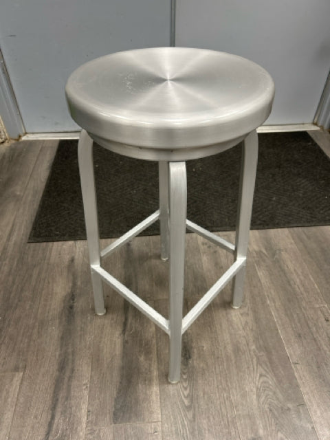 SILVER METAL BAR STOOL