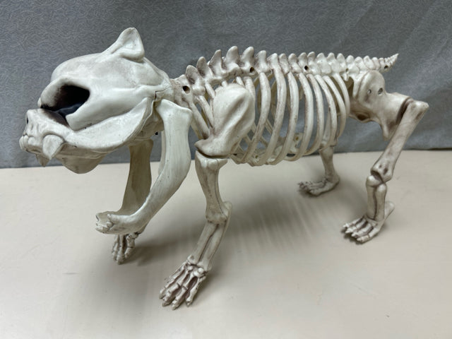 PLASTIC ANIMAL SKELETON