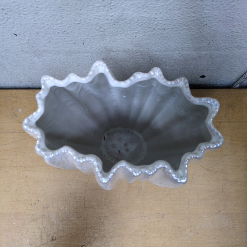 WHITE WAVY VASE