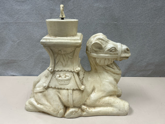 CREAM RESIN CAMEL