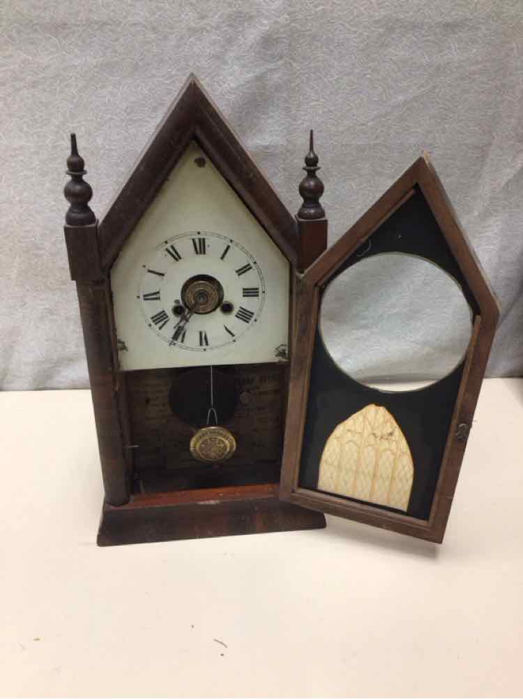 ANTIQUE GOTHIC MANTLE CLOCK
