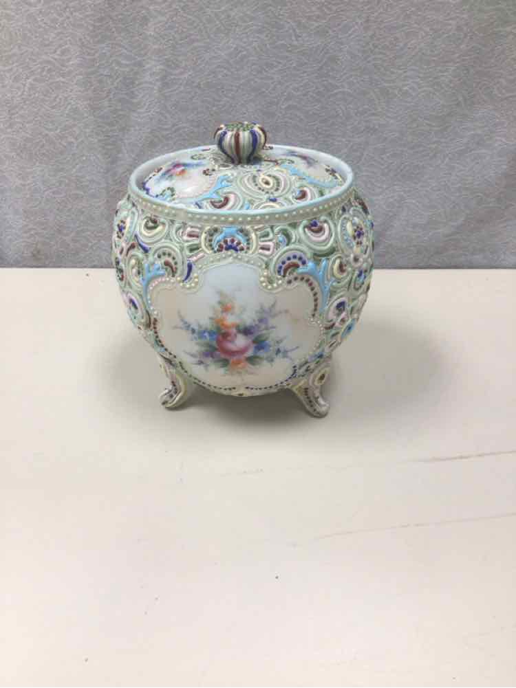 ORNATE PORCELAIN LIDDED VASE