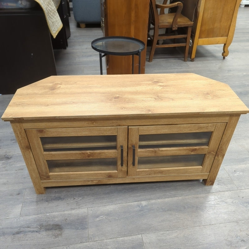 LIGHT BROWN LAMINATE TV STAND