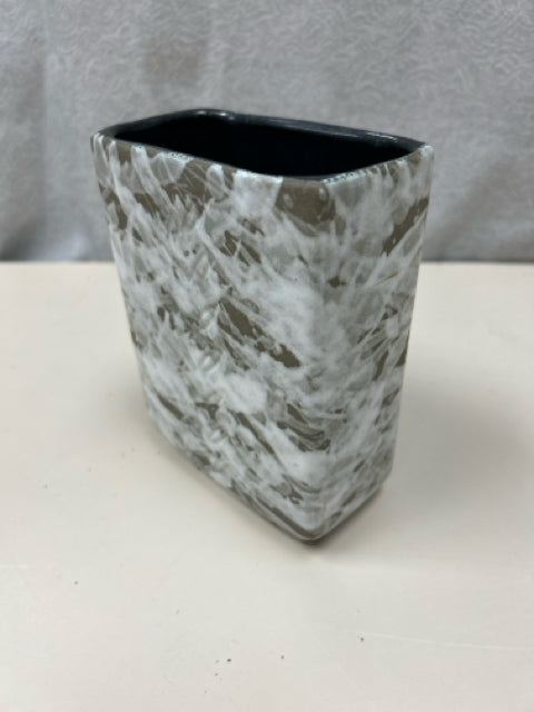 GREY WHITE CERAMIC PLANTER