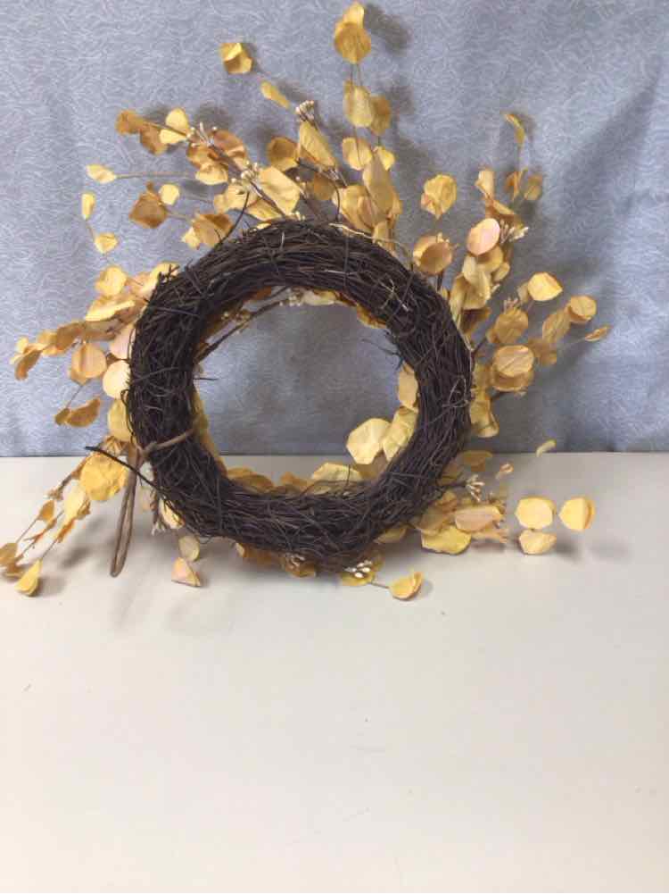 MINI YELLOW LEAF WREATH