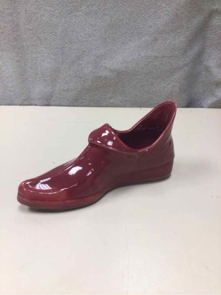 MAROON CERAMIC SHOE