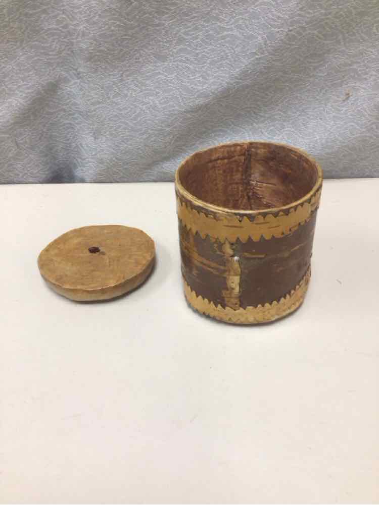SMALL WOODEN POT W/LID