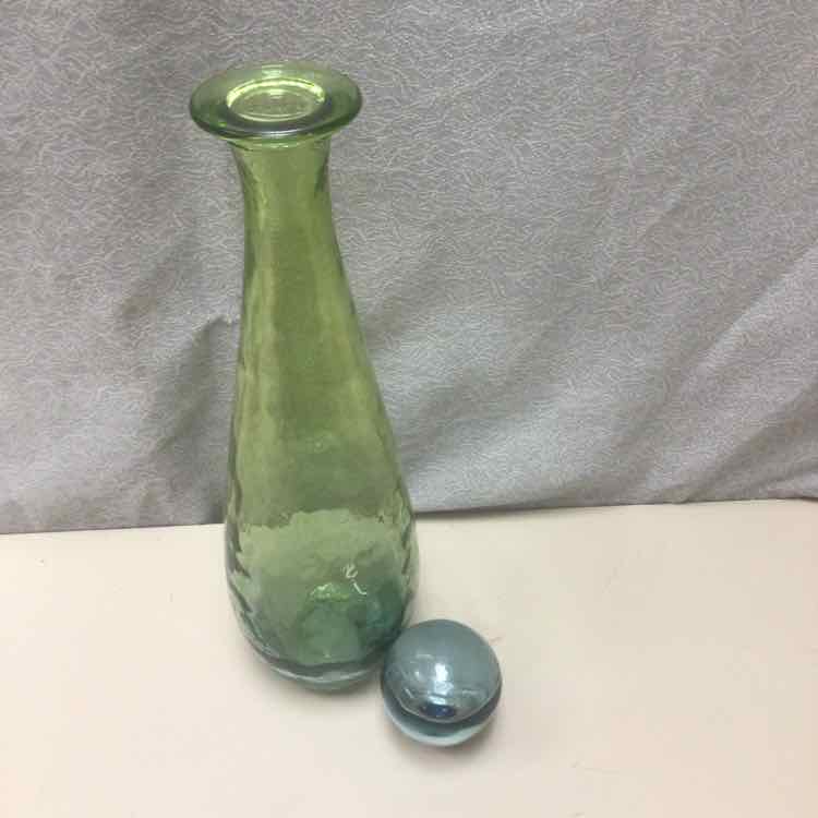 GREEN GRADIENT VASE W/STOPPER
