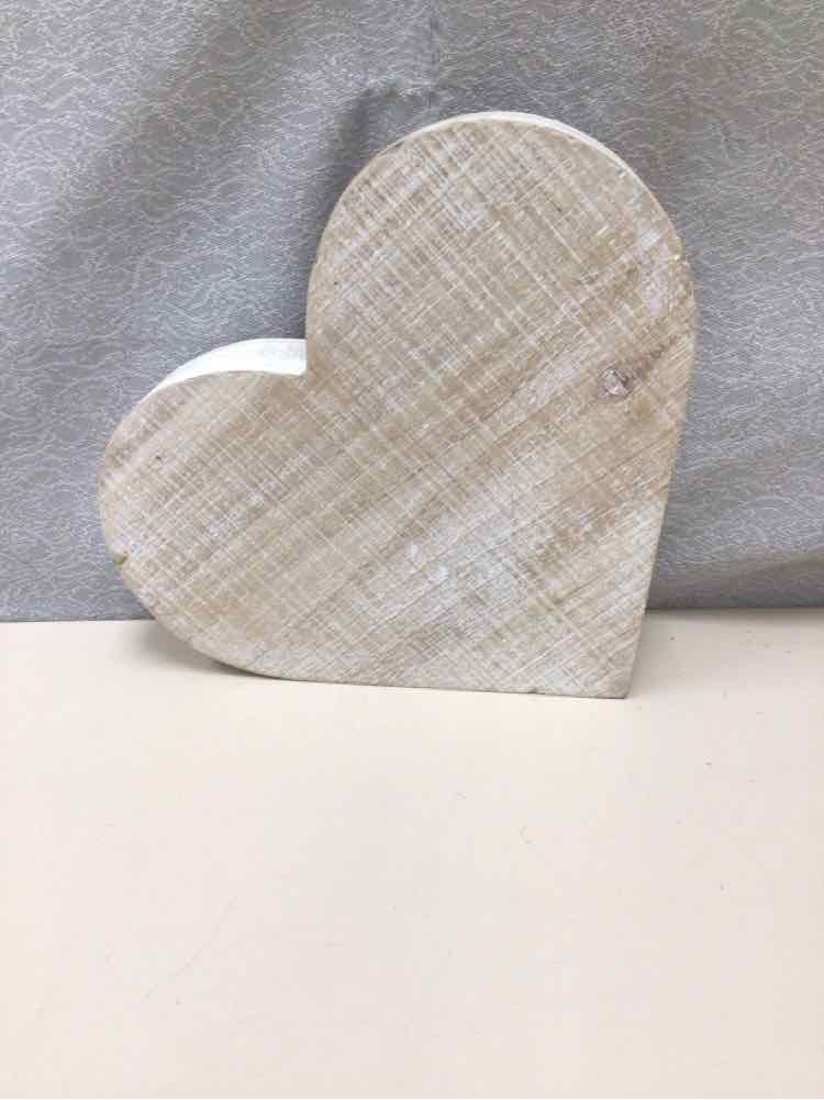 WHITE WOOD HEART