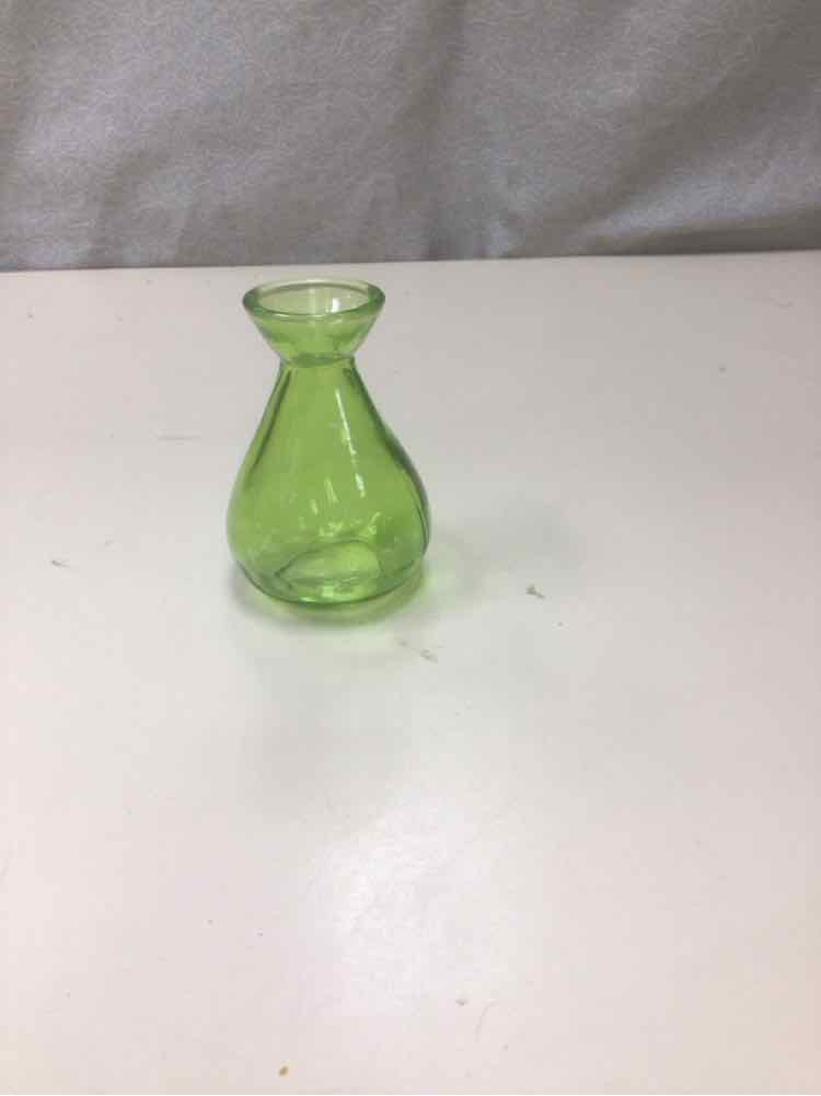 LIGHT GREEN SHORT GLASS VASE
