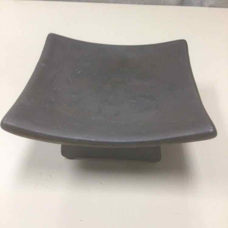 RAISED METALLIC TRAY