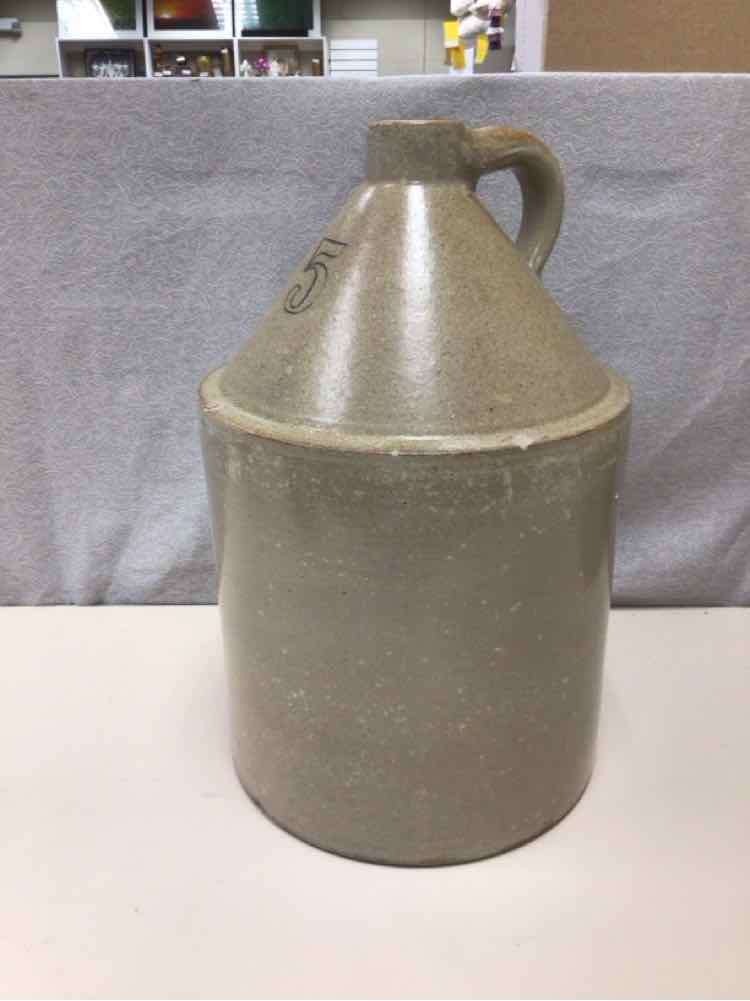 TAN OVERSIZE CROCK W/HANDLE