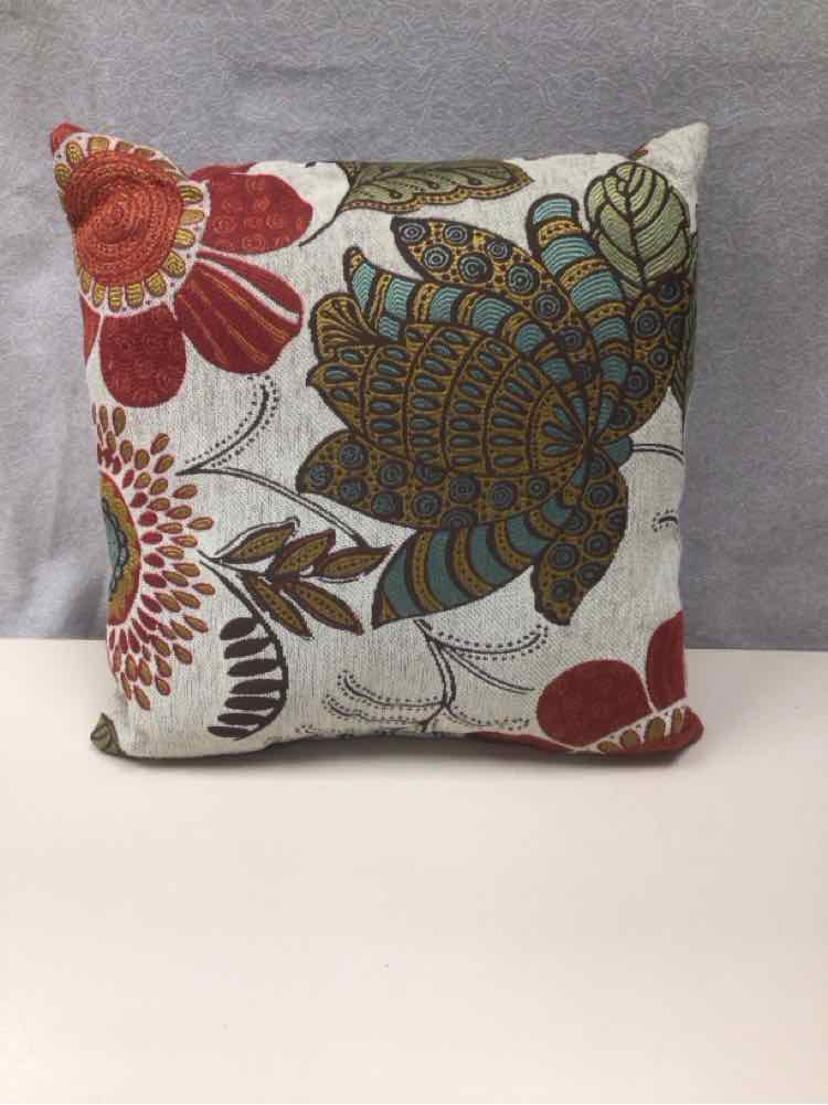 WHITE/FLORAL PATTERN PILLOW