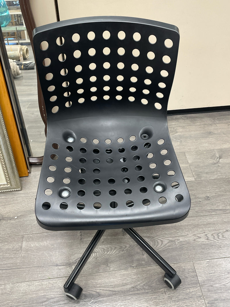 BLACK ADJ. OFFICE CHAIR