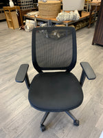 ADJUSTABLE BLACK OFFICE CHAIR