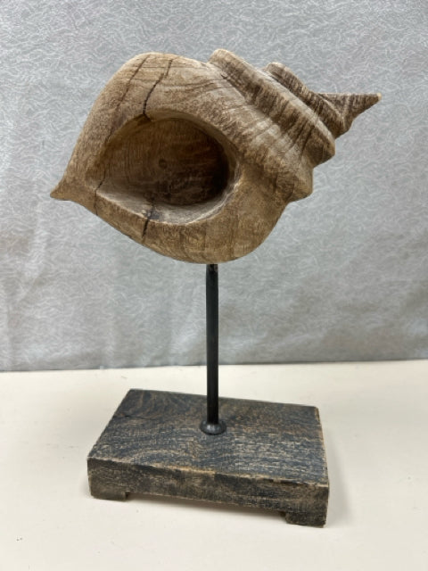 WOOD SEASHELL ON STAND