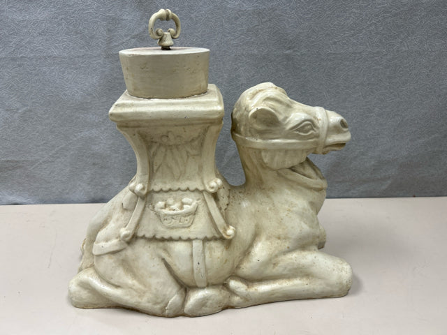 CREAM RESIN CAMEL