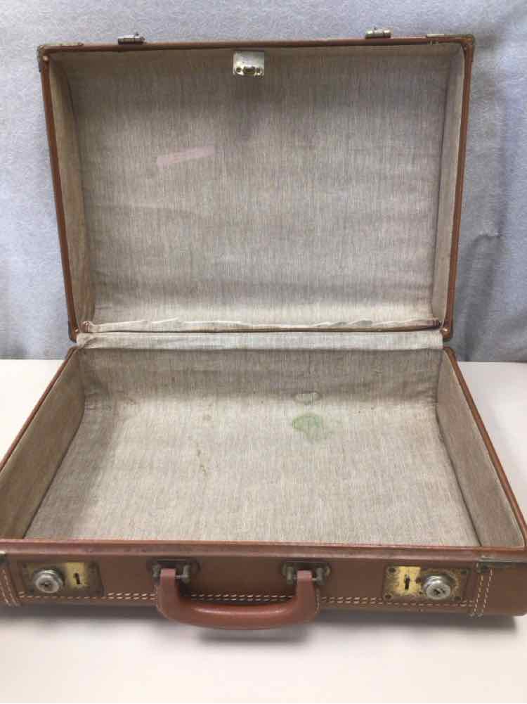 ZEPHYRLYTE VINTAGE LUGGAGE