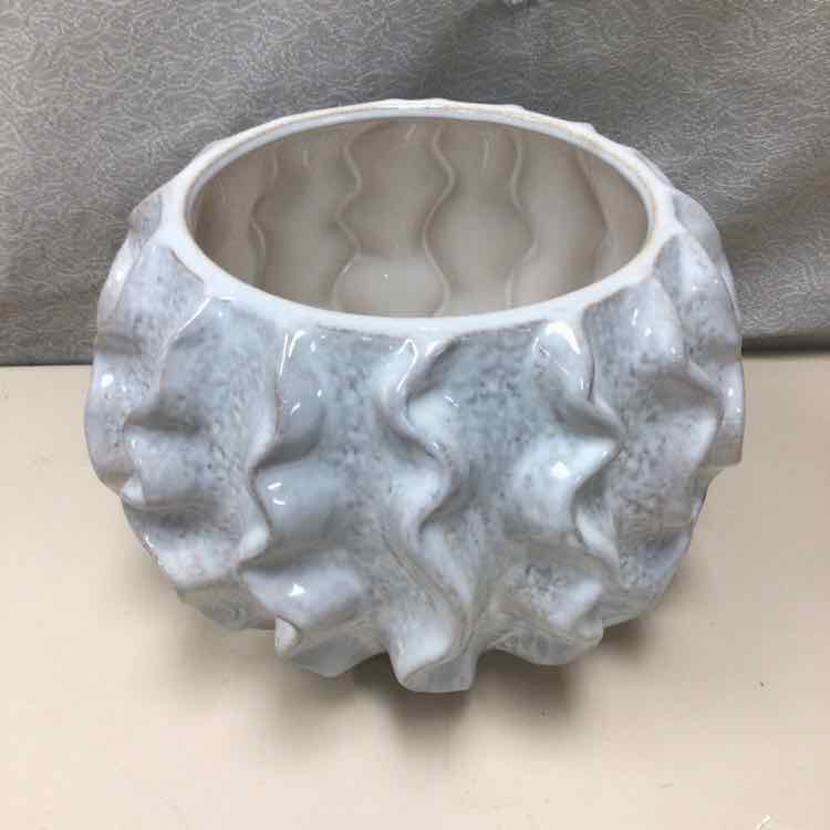 WAVY TEXTURE VASE