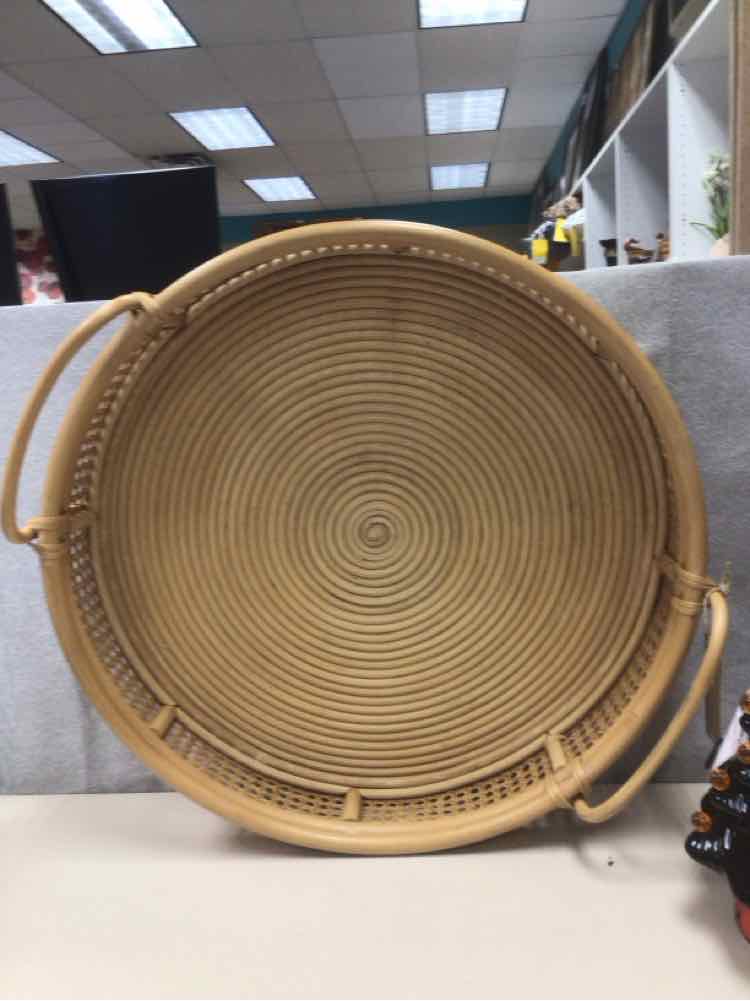 LARGE WOVEN TRAY W/HANDLES