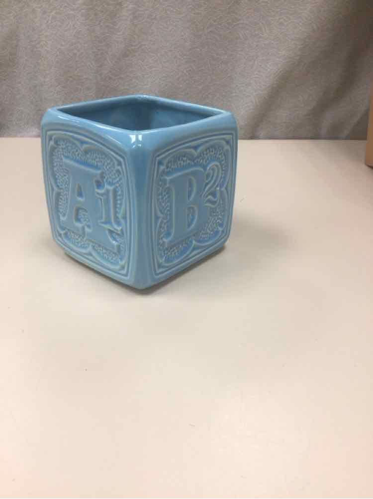 CERAMIC LIGHT BLUE BLOCK VASE