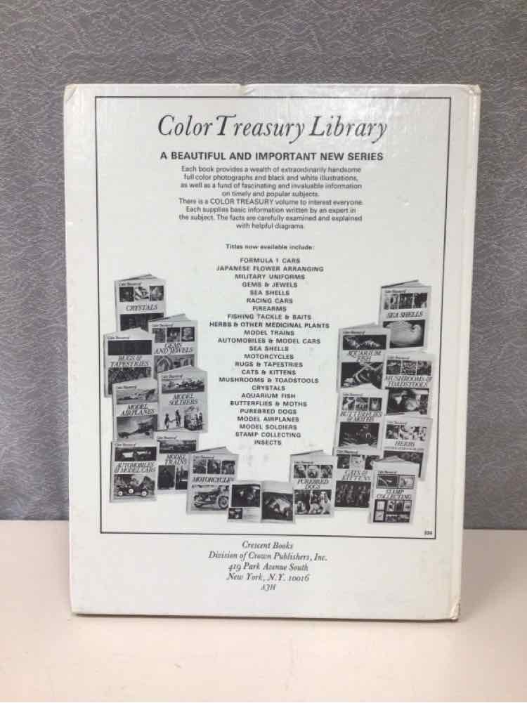 COLOR TREASURY OF CRYSTALS BOOK