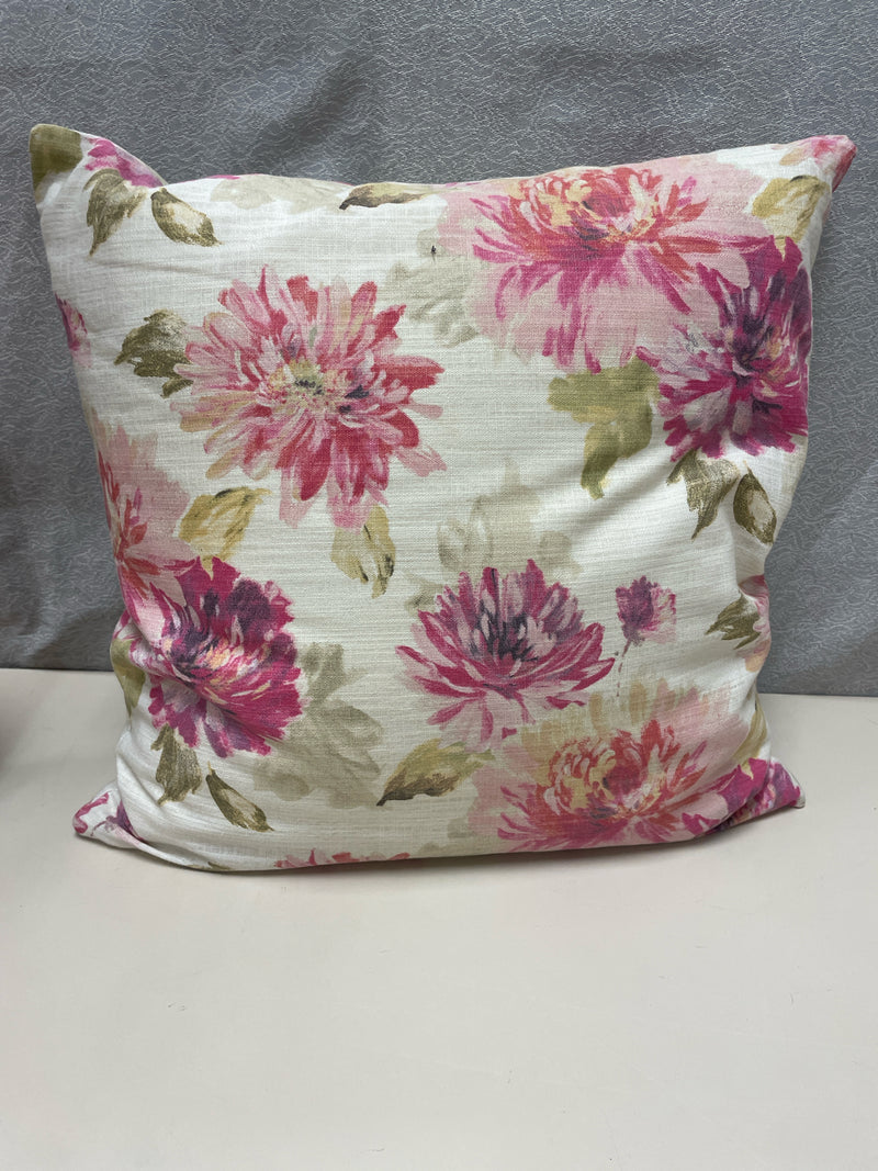 PINK/WHITE FLOWER PATTERN PILLOW