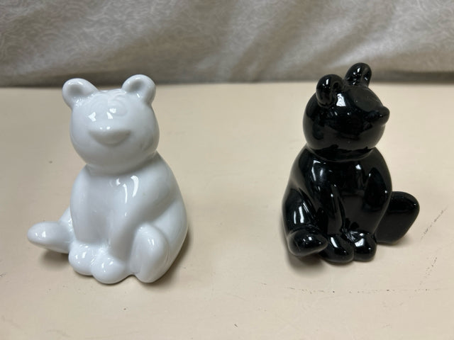 WHITE BLACK BEARS S & P SHAKERS