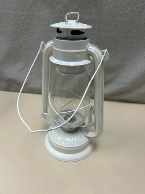 WHITE METAL/GLASS LANTERN