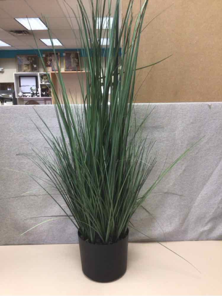 ARTIFICIAL PLANT IN WHITE POT
