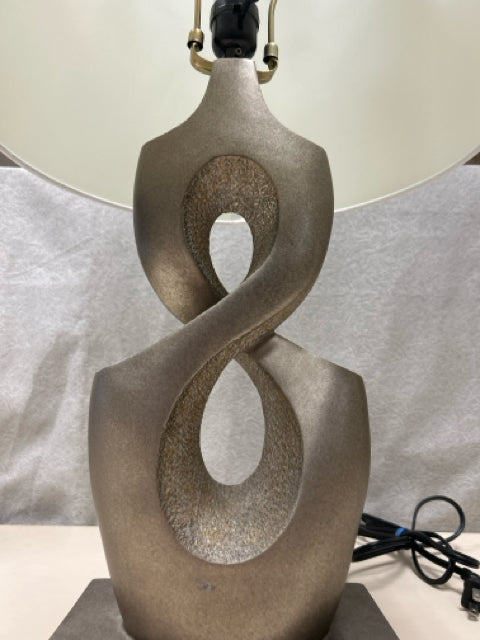 SILVER ABSTRACT SHAPE LAMP