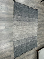 GREY CREAM RUG
