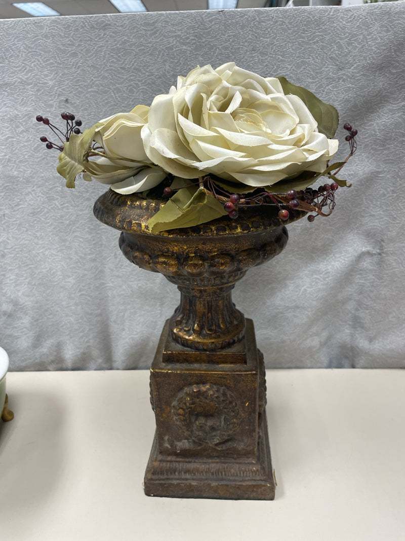 CREAM ROSE FLORAL ON STAND