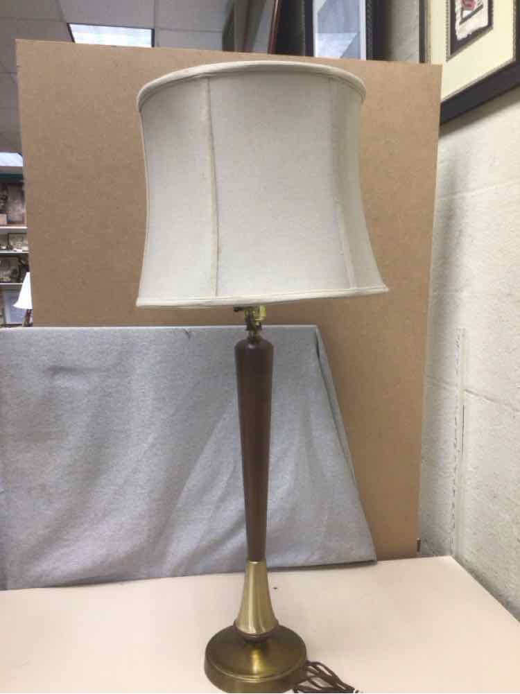 WOOD/BRASS BASE LAMP