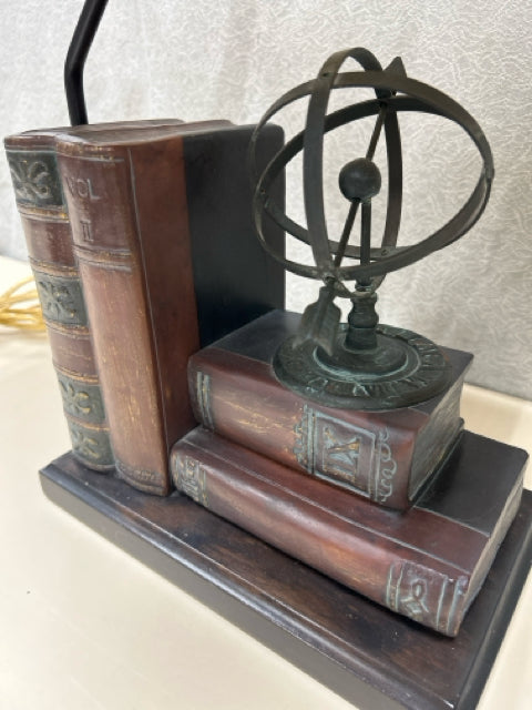 STACKED BOOKS TABLE LAMP