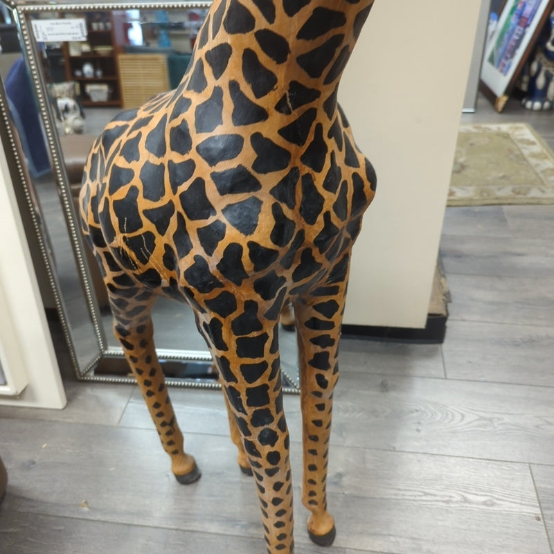 LEATHER GIRAFFE STATUE